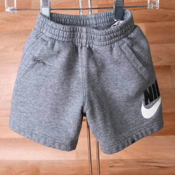 Bundle 3 pair Nike Size 3T shorts - Picture 6 of 12